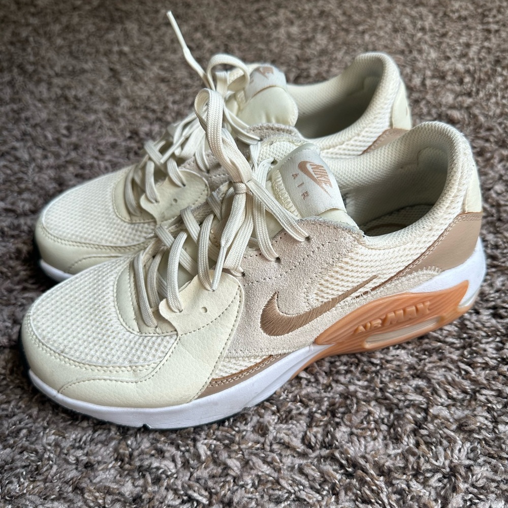 Nike Women's Beige and White Air Max
